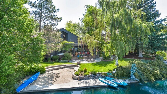 Building Photo - LAKEFRONT LUXURY ON LAKE STANLEY | FULLY FURNISHED + UTILITIES INCLUDED IN GUARDED LAKERIDGE SHORES