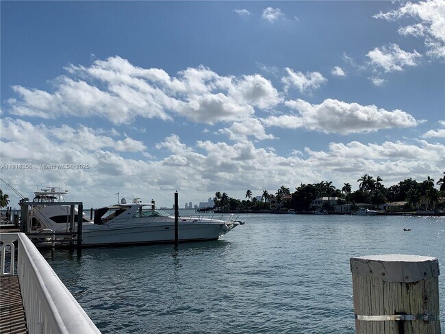 Building Photo - 1455 N Treasure Dr