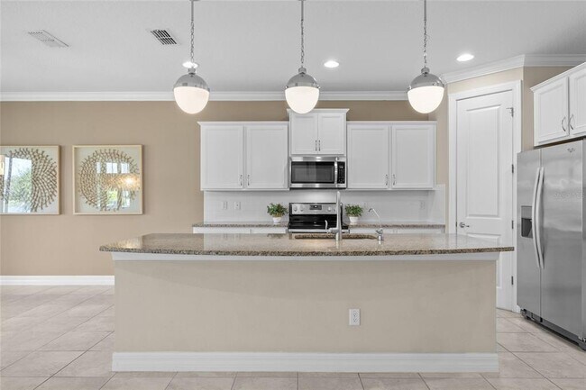 Building Photo - 2880 E Lake Pointe Dr