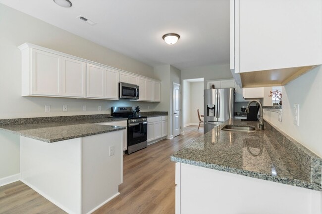 Building Photo - READY NOW! Spacious 5 bedroom w Bonus & 3.5 Bath Two Story Home on Cul-de-sac