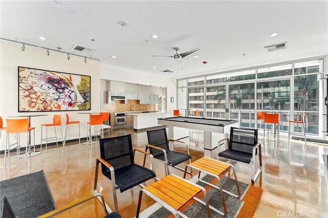 Building Photo - 645 W 9th St