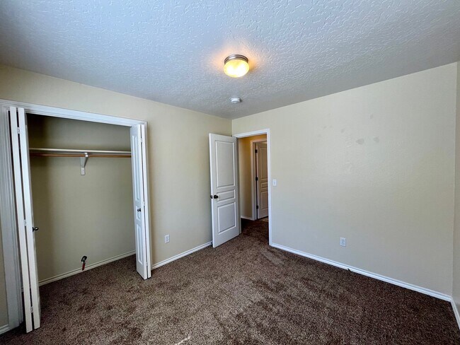 Building Photo - 16426 N Asbury Dr