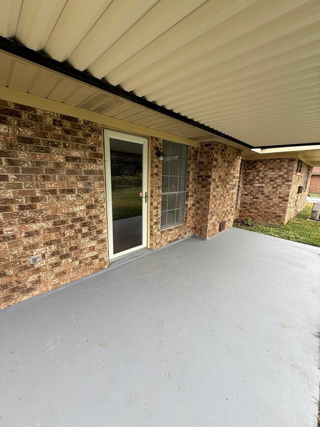 Building Photo - 914 Maureen St