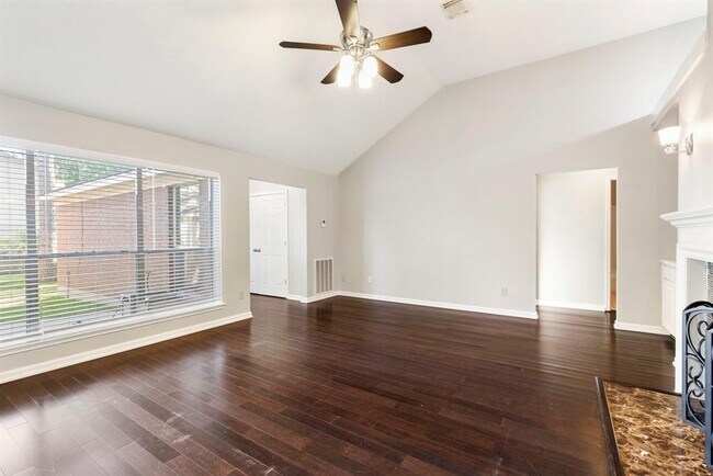 Building Photo - 62 S Dreamweaver Cir