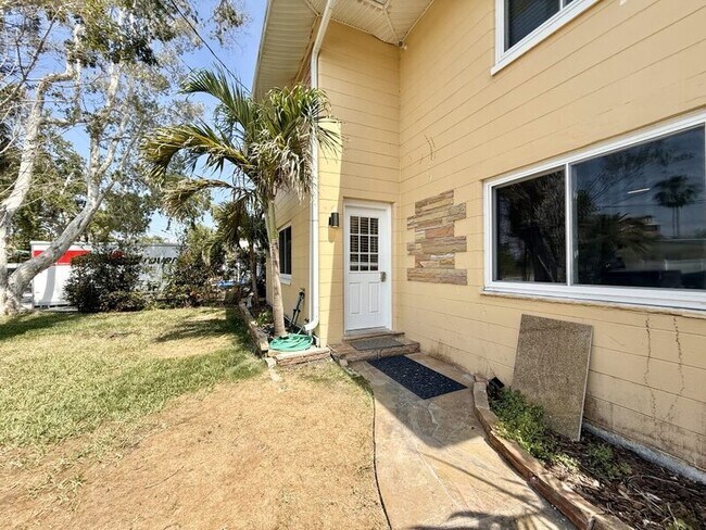 Building Photo - 315 12th Ave