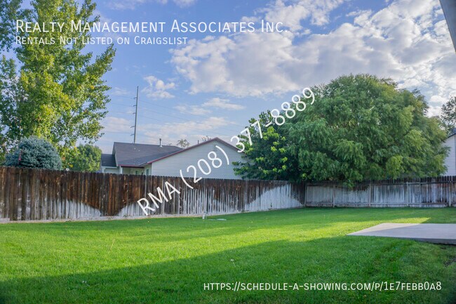 Building Photo - 822 S Chestnut St