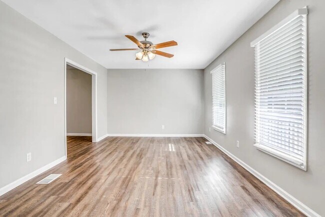 Building Photo - 10017 Edgebrook Ln