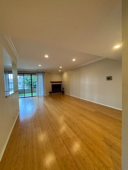 Living room - 11077 Palms Blvd