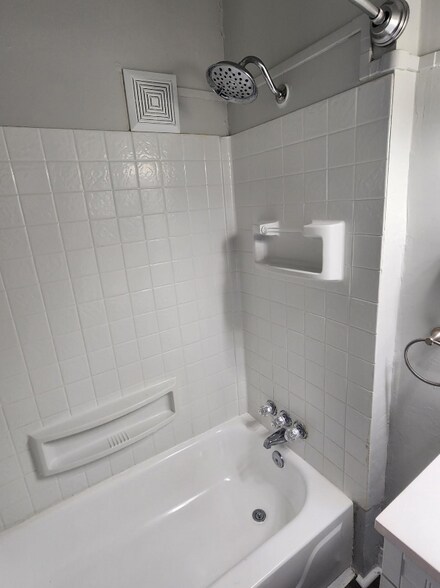 Building Photo - 1143 Chesapeake Ave