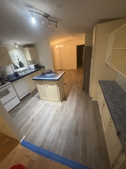 Building Photo - 9035 Teal Dr