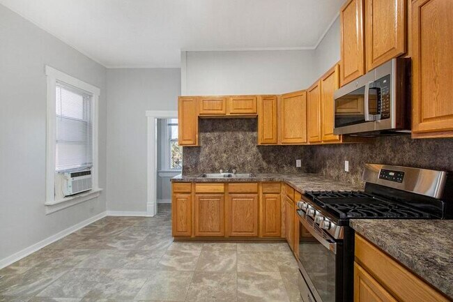 Building Photo - 536 S 30th St