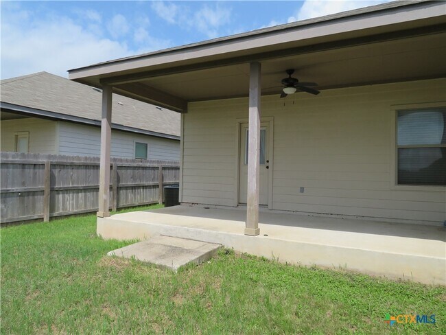Building Photo - 758 Saengerhalle Rd