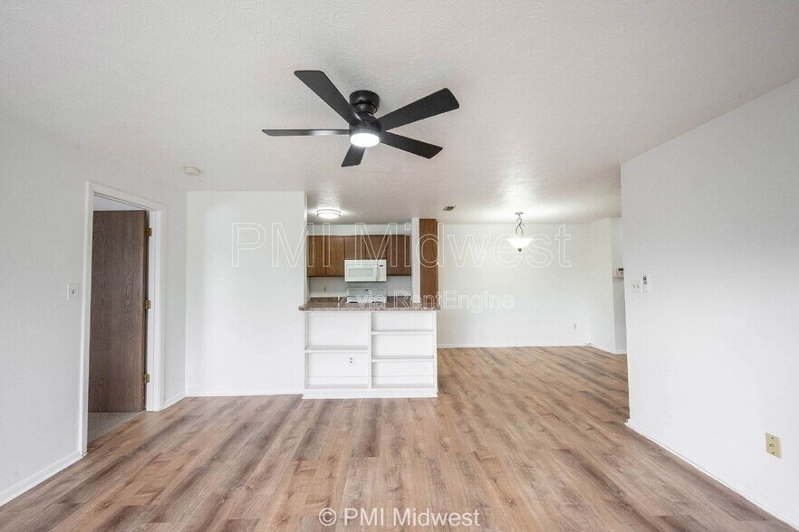 Building Photo - 4291 Village Pkwy Cir W