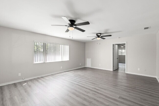 Building Photo - Home For Rent in St Petersburg!