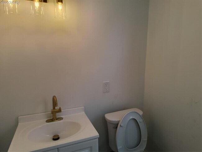 Building Photo - 18080 Westphalia St