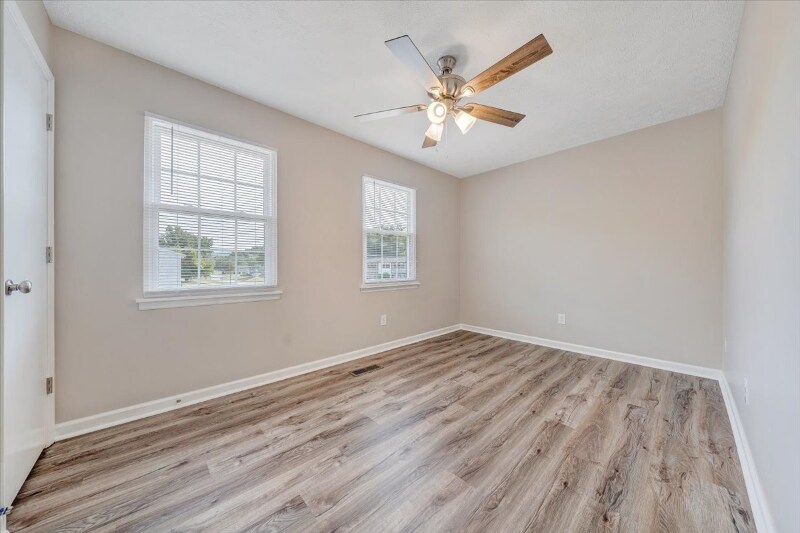 Building Photo - 230 Tinkerview Dr