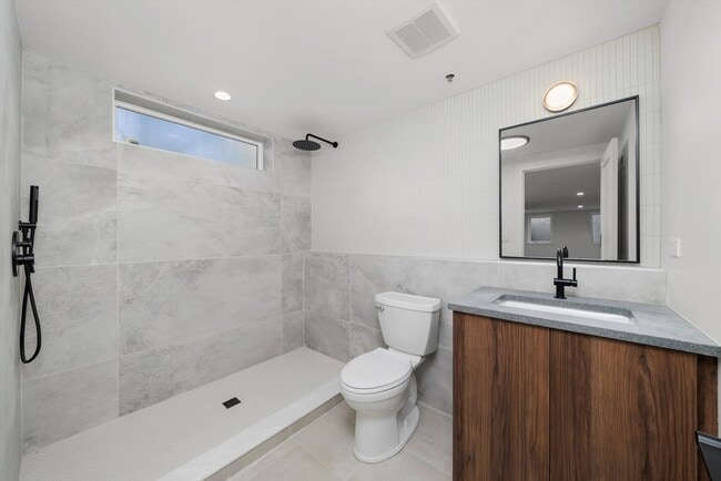 Building Photo - 1037 Belleforte Ave