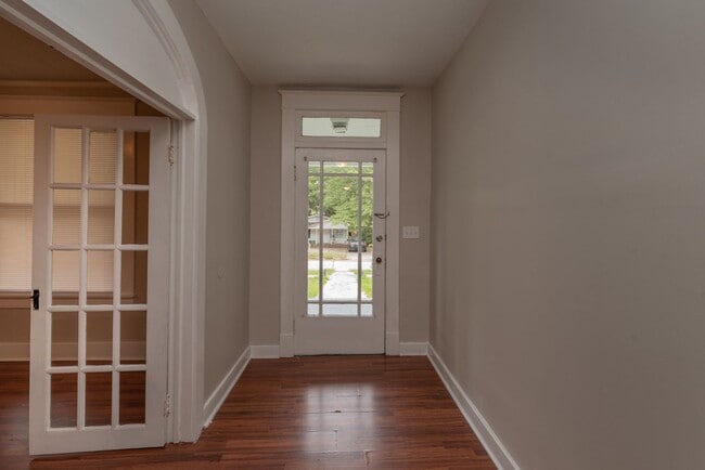 Building Photo - 4 bed/2 bath single-family home for lease ...