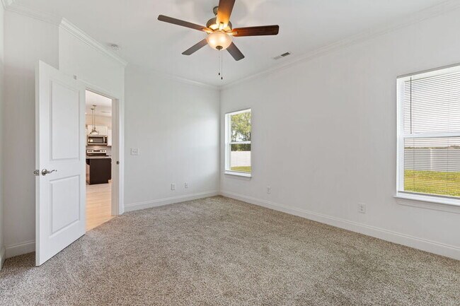 Building Photo - 429 Guethlein Dr