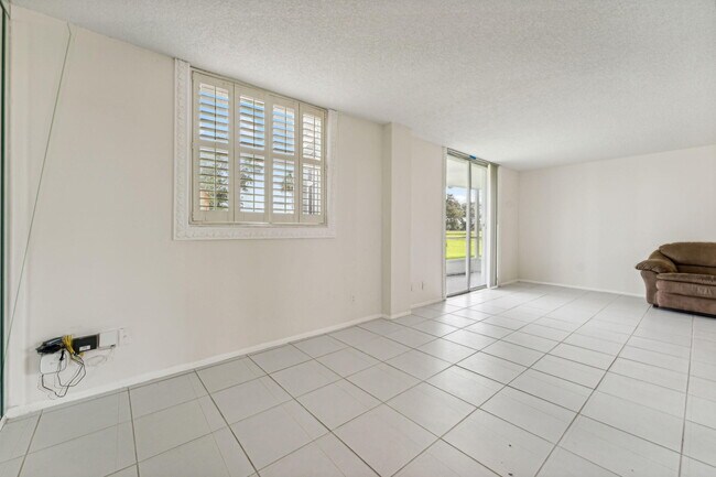 Building Photo - 250 NW 67th St