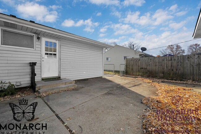 Building Photo - 3 Bedroom Remodeled Home