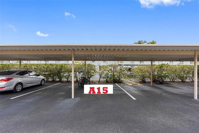 Building Photo - 1750 Belleair Forest Dr