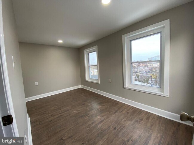 Building Photo - 220 Pearl St