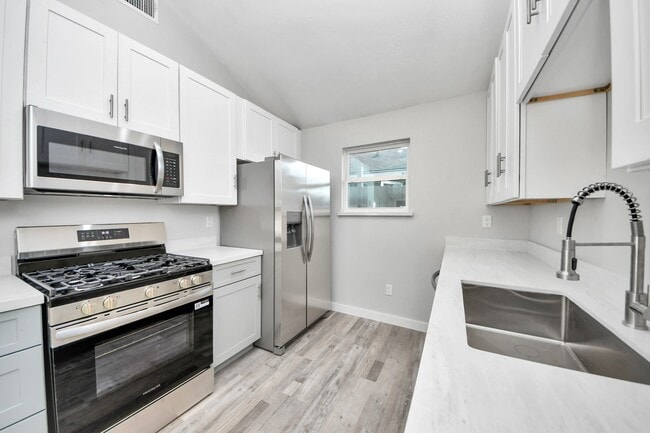 Building Photo - 6201 Batterson St