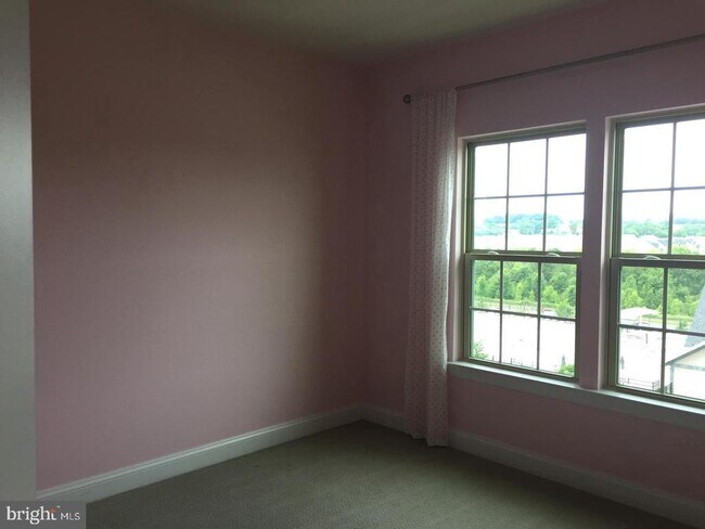 Building Photo - 6489 Jack Linton Dr N