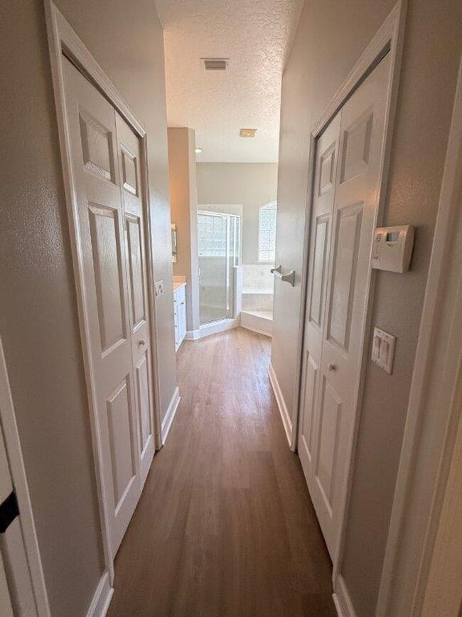 Building Photo - 3838 Peacock Dr