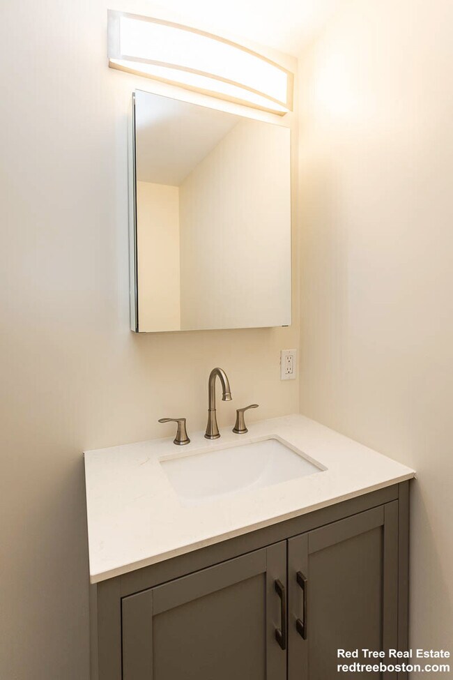 Building Photo - 476 Fulton St