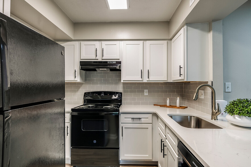 Cadia on the Loop apartments — community photo - Cadia on the Loop
