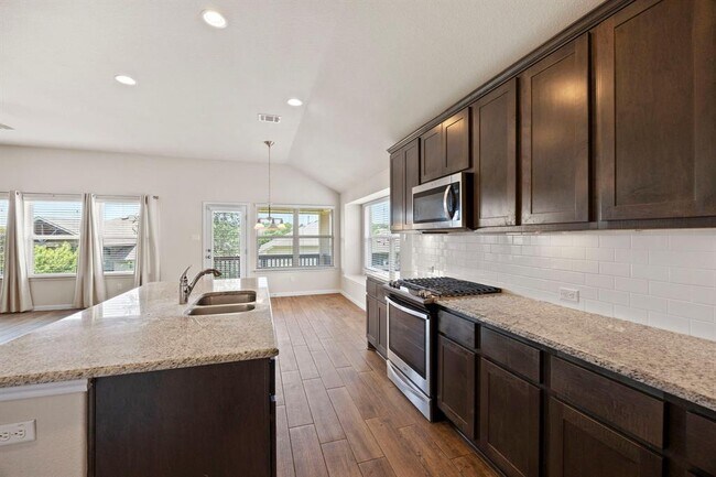 Building Photo - 131 Mount Ellen St