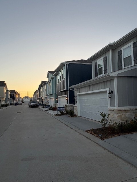 Building Photo - 547 Avisa Dr