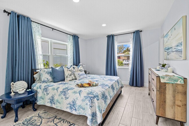 Building Photo - 711 S Ocean Dr