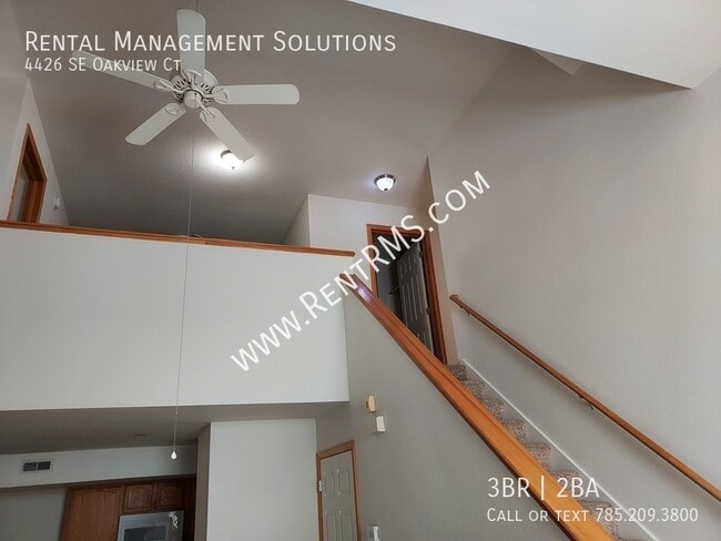 Building Photo - 4426 SE Oakview Ct