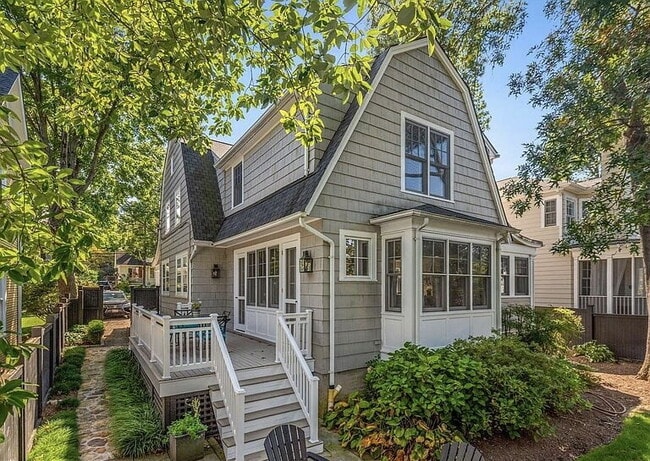 Building Photo - 3-Bed, 4-Bath Retreat in Chevy Chase!"