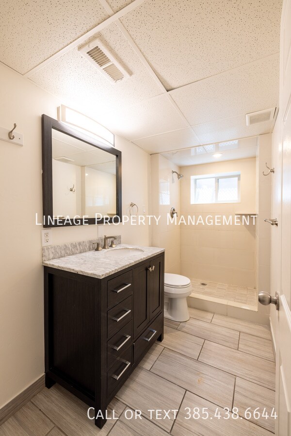 Building Photo - 1223 Emery-B