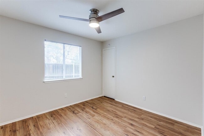 Building Photo - 900 Angleton Cove