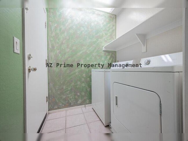 Building Photo - 6715 S 35th Dr