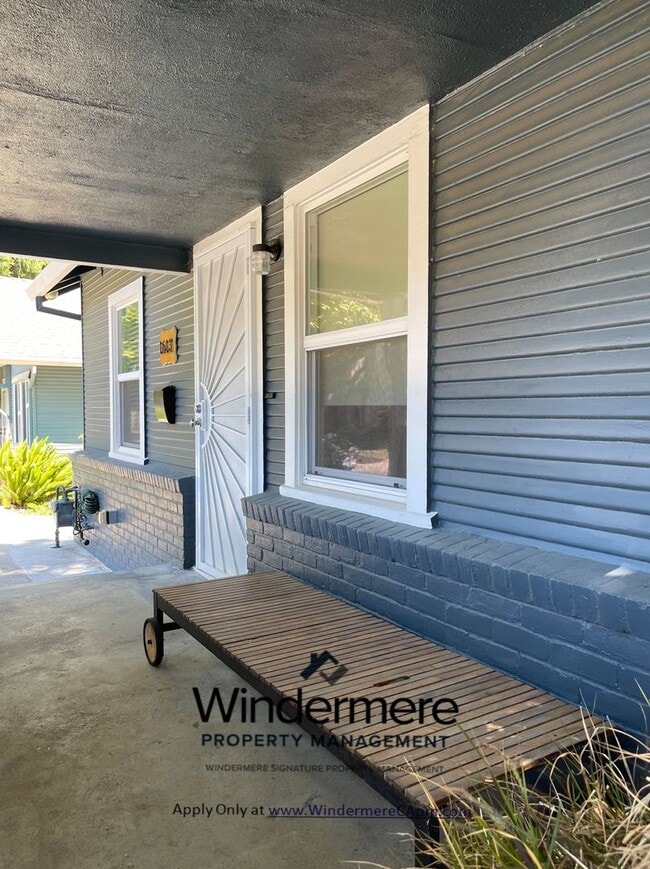 Building Photo - Charming Land Park Bungalow 1x1 with Bonus...