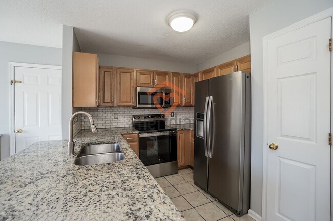 Building Photo - 3 Bedroom, 2.5 Bath - Ladson Area