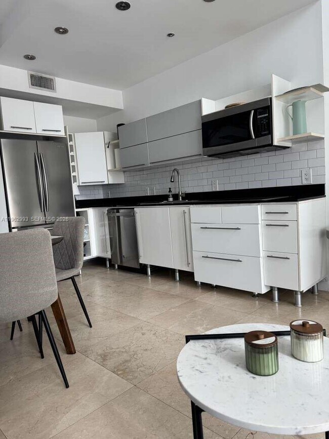 Building Photo - 690 SW 1st Ct