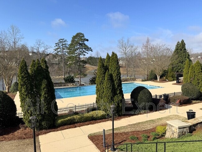 Building Photo - 6651 Rivergreen Rd