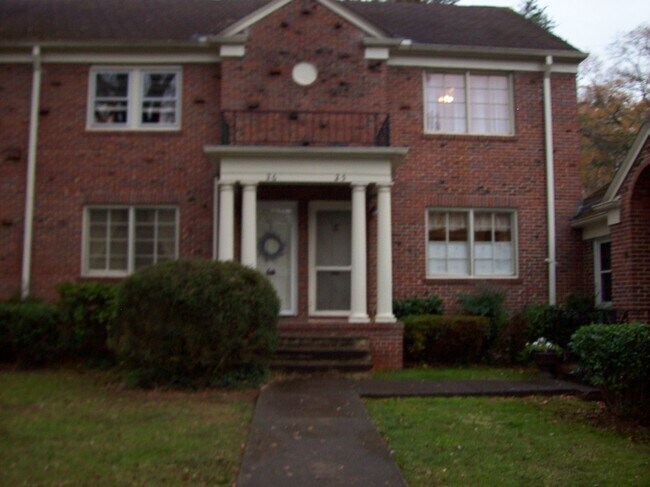 Building Photo - Cleveland Park - University Ridge Condo- 2 Bedroom 1 Bath