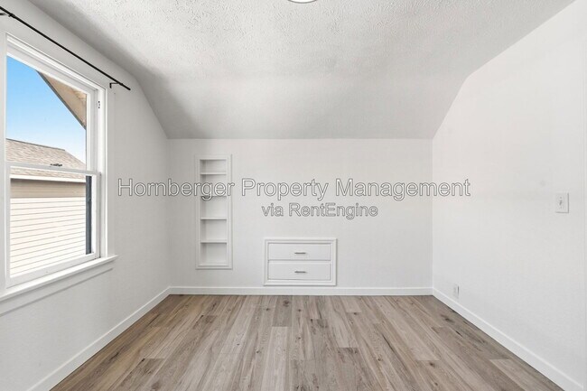 Building Photo - 2719 E Columbia Ave