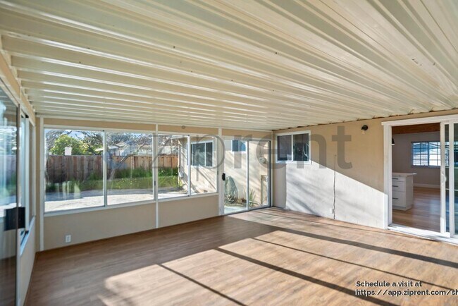 Building Photo - 1396 Saratoga Dr