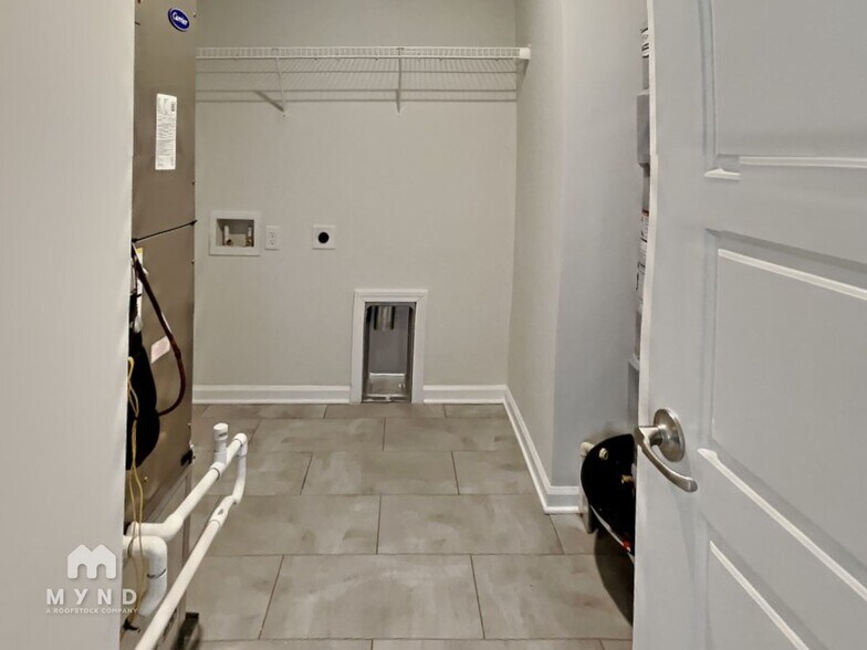 Building Photo - 120 Dasher Dr