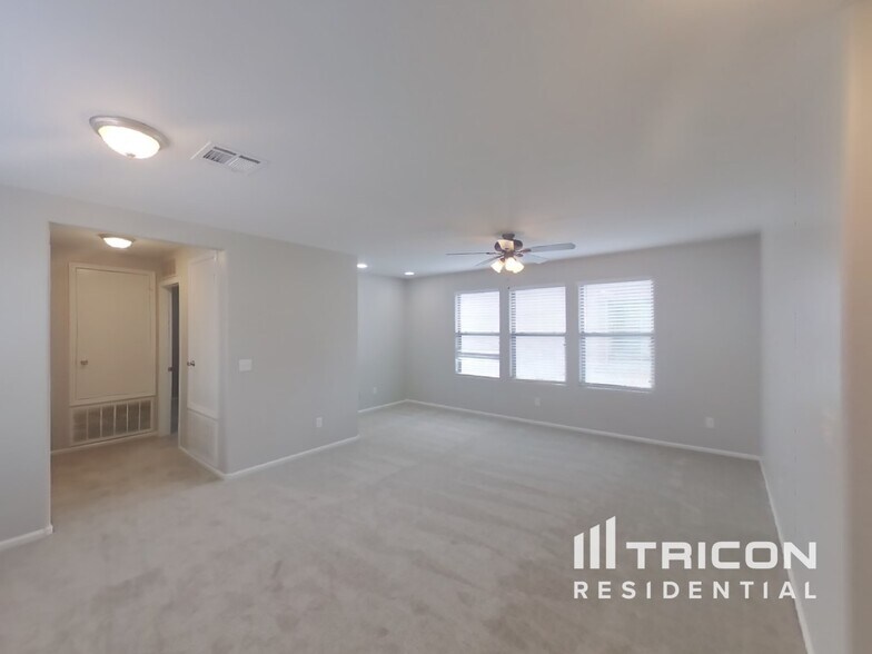 Building Photo - 4809 N 108th Ave