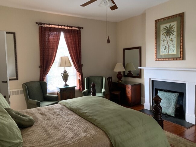 Building Photo - 105 Whitehead Ave NE